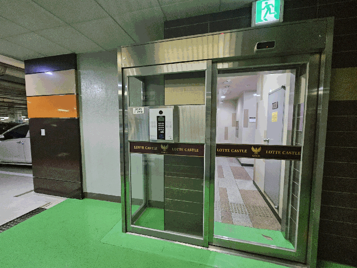 공용 출입구(지하1층)
