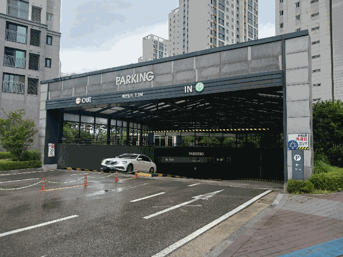 주차장 입출구
