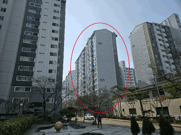 본건 소재 건물 전경