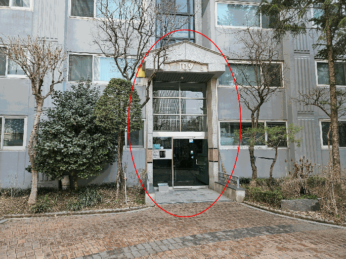 공동 출입문 전경