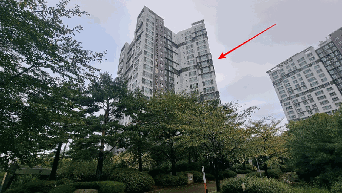 본건 남동측에서 촬영 (본건물내 제11층 제1102호)