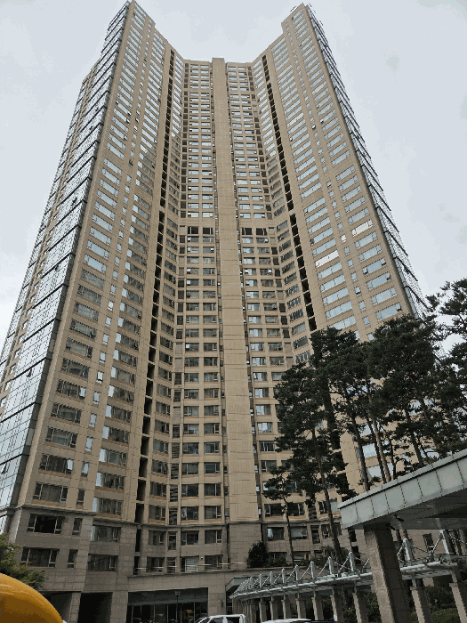 본건소재 갤러리아팰리스 씨동(북측에서 촬영)