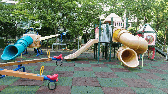단지 내 어린이놀이터