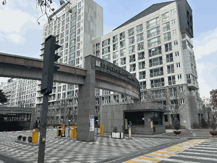 아파트단지 출입구