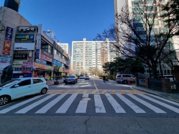 아파트 주출입구(정문)