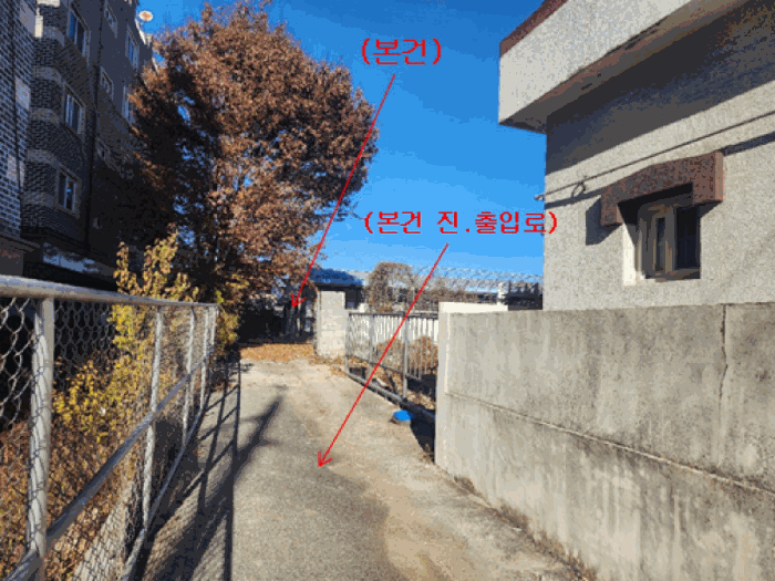 본건 및 진.출입로 전경 - 본건 남서측에서 촬영