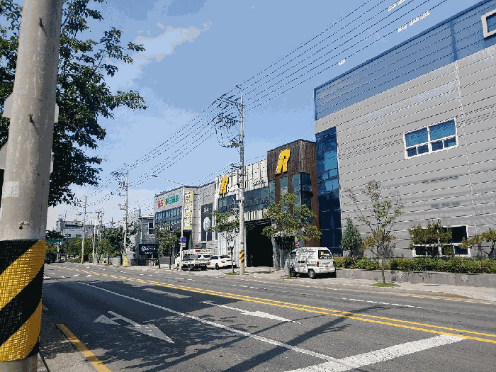 대상물건 동측 전경