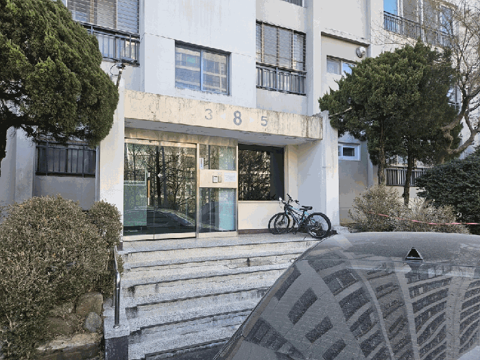 본건 입구