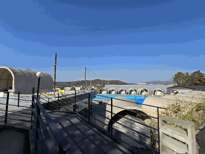 동측에서 바라본 본건 전경