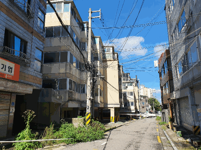 본건 동측 도로변 주위전경