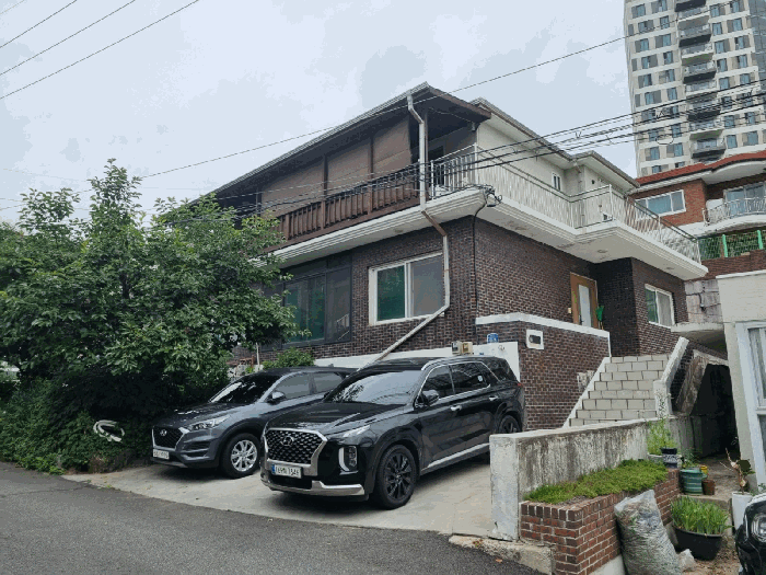 본건 남동측에서 촬영