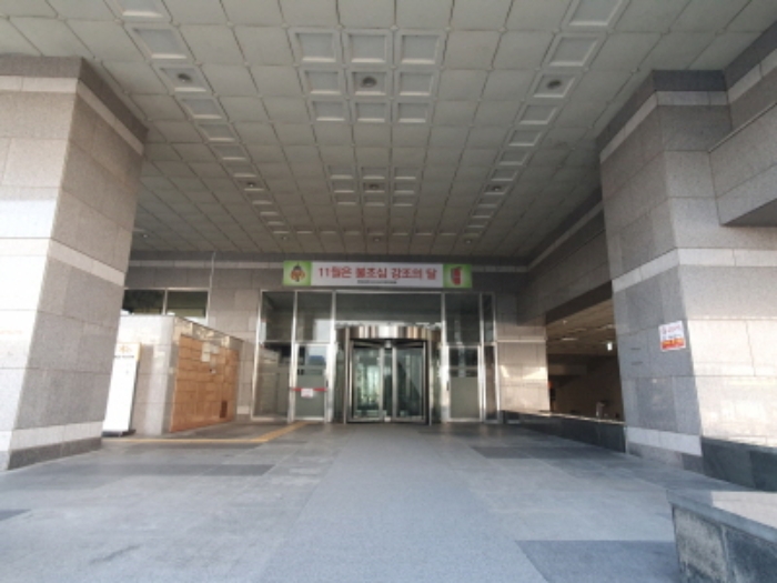 공동현관 출입구