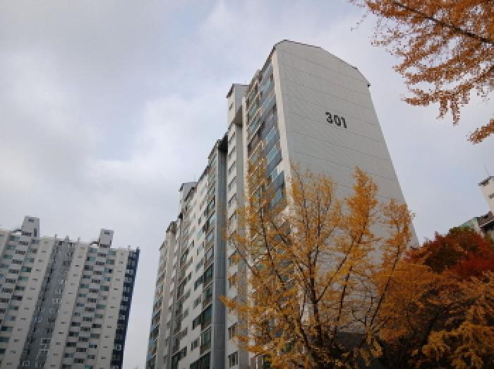 301동 외부 전경