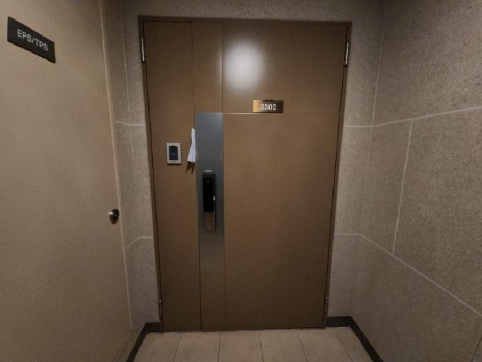 출입문 및 안내장