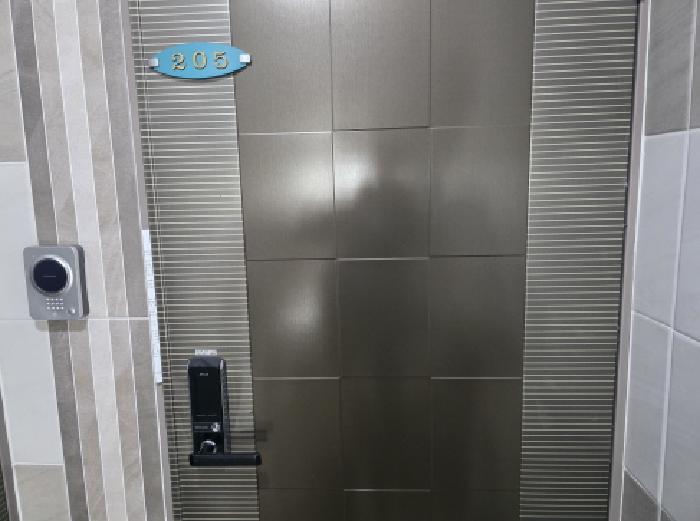 2층 205호 - 부동산현황조사 안내문 사진