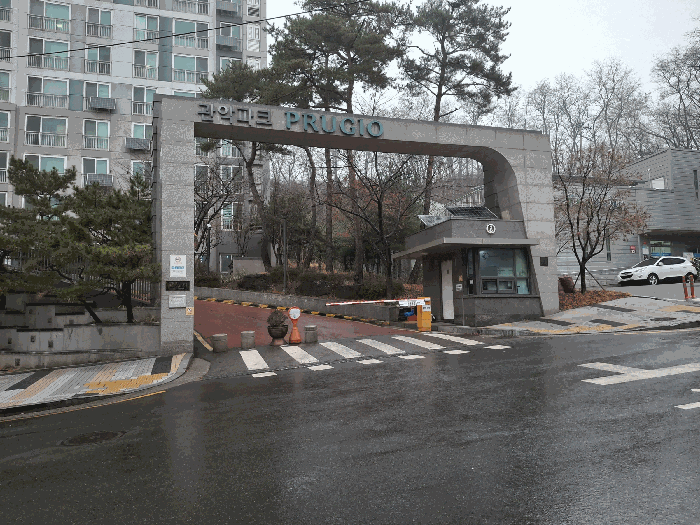 주출입구