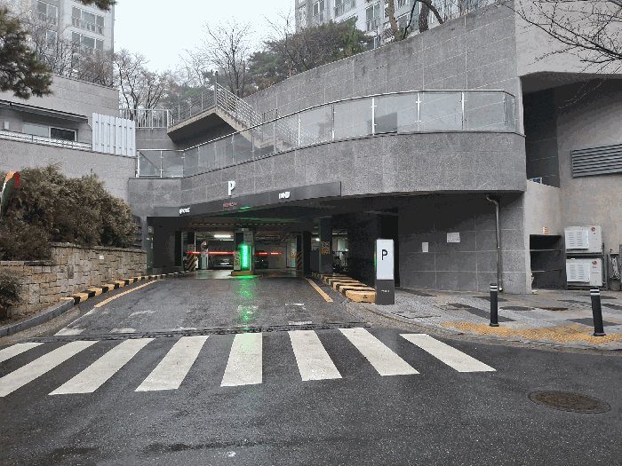 지하주차장 입구