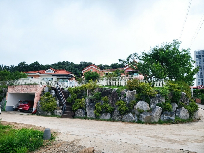 본건 및 인접 도로 전경