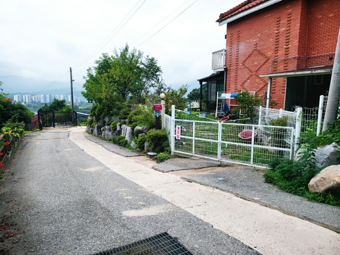 본건 및 인접 도로 전경
