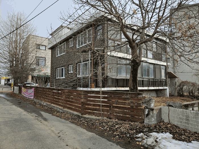 본건 (남서측에서 촬영)