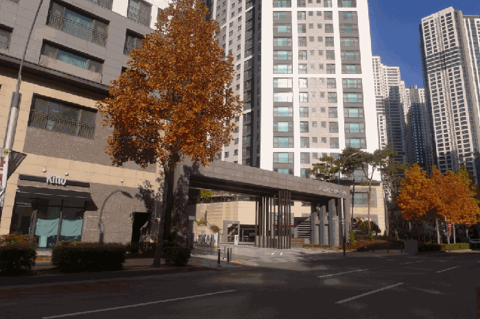 본건 단지 출입구 전경