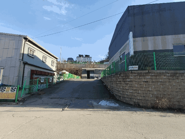 본건 출입구
