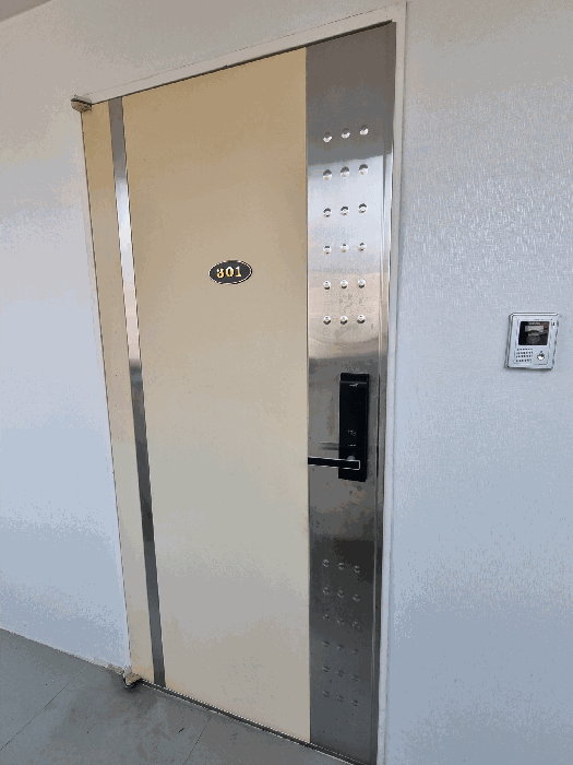본건 건물 3층 (301호) 현관 현황