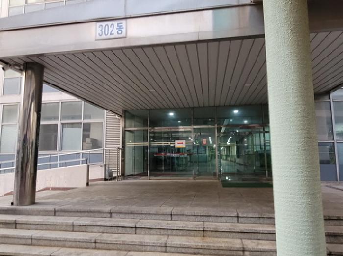 공동출입문
