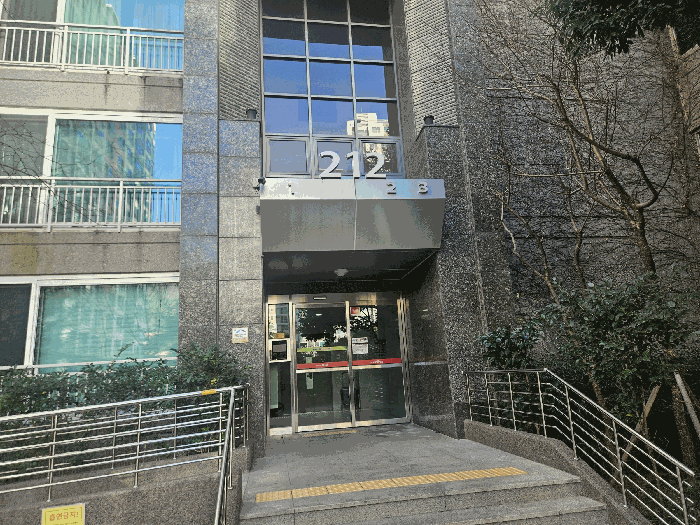 212동 출입구