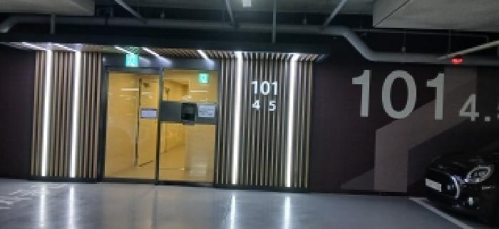 101동 지하출입구
