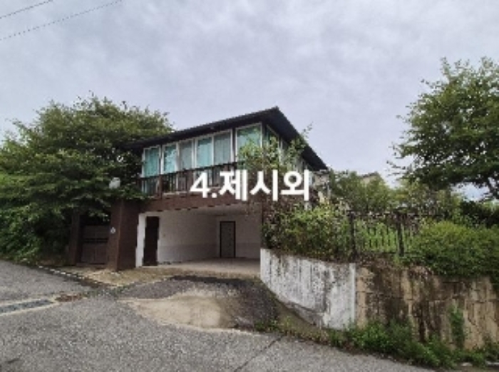목록 4. 제시외 건물(주차장 및 사무실)