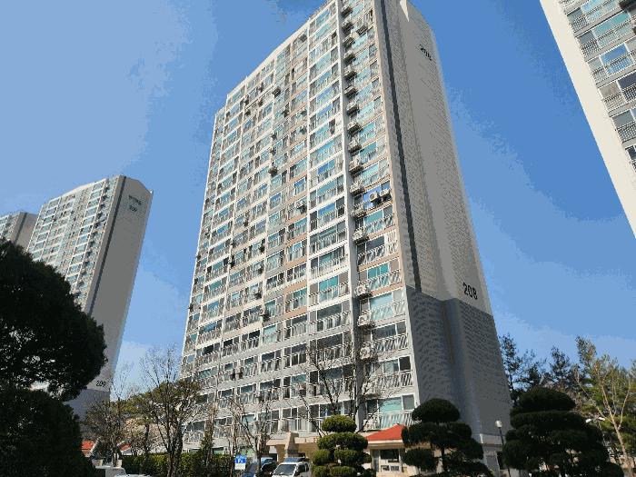 대상물건 소재 건물 전경