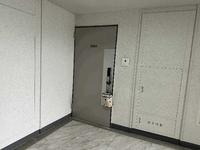 본건 전경(현관 입구)