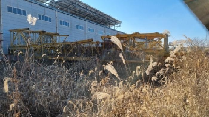 순창 풍산 죽전 942 경매물건1번(현,공장용지) 공장 마당 사진