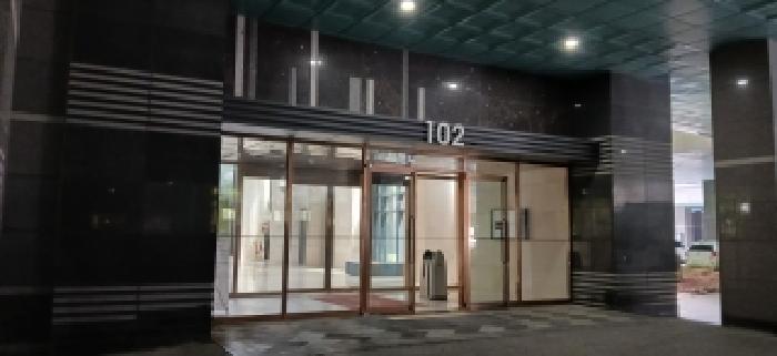 102동 출입구