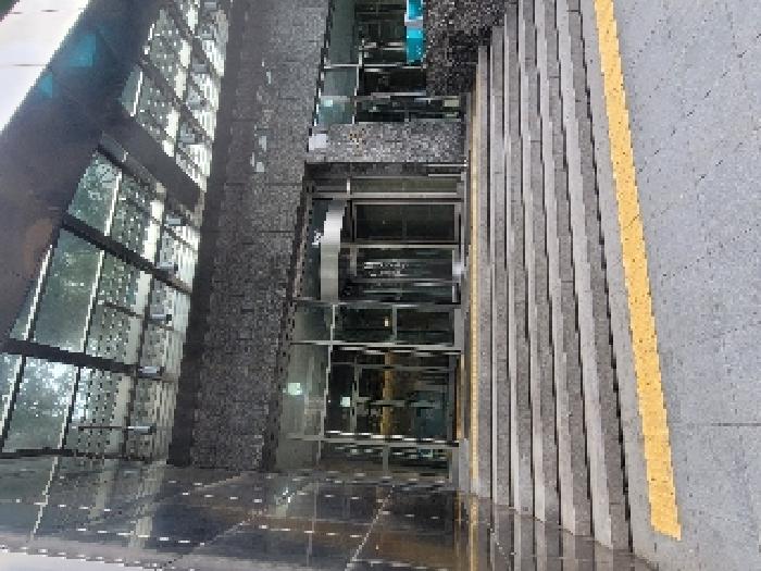 주출입구