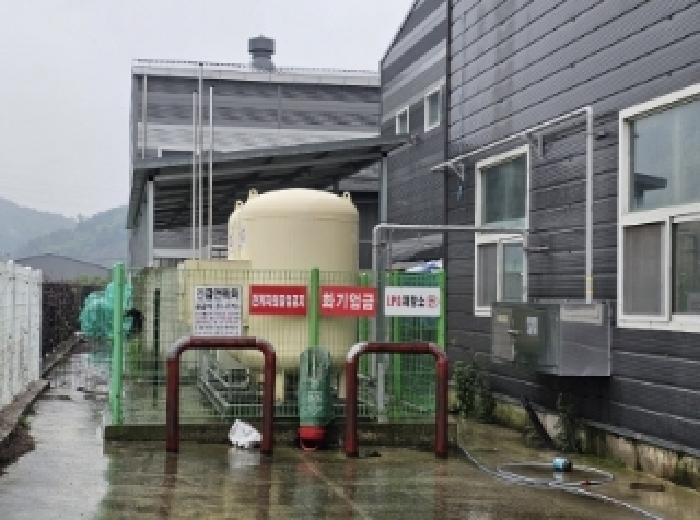 목록 1번 북동측 지상에 `LPG 저장시설` 소재함. 