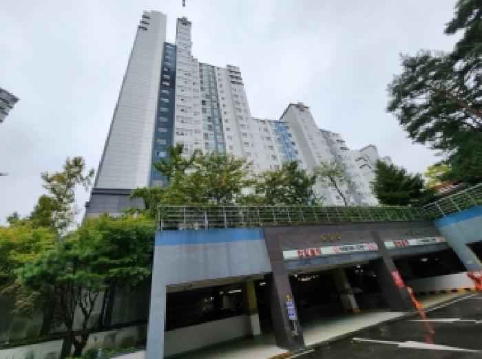 부동산 소재 건물 전경