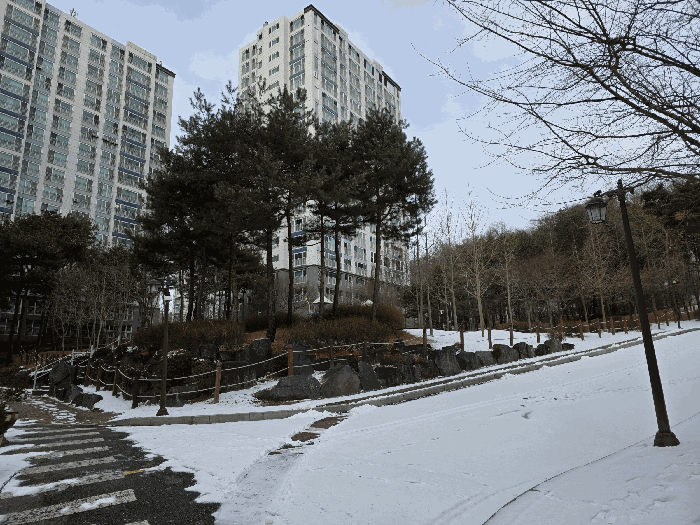 120동(棟) 동측 옆