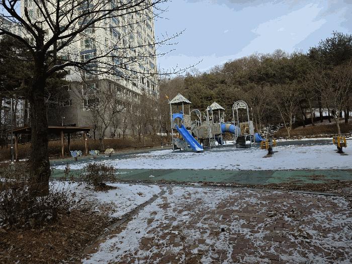 120동(棟) 동측 옆