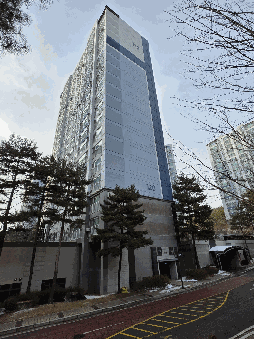 본건이 속한 동( 120동 ) 남동측 전경(前景)