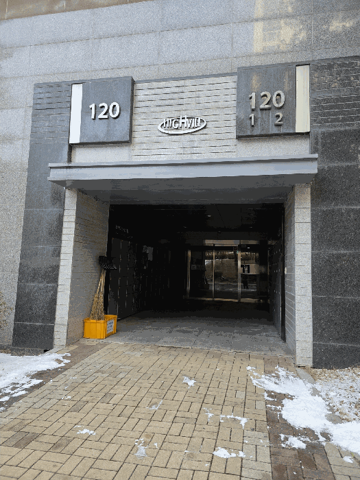 120동 1층 보행자 출입구