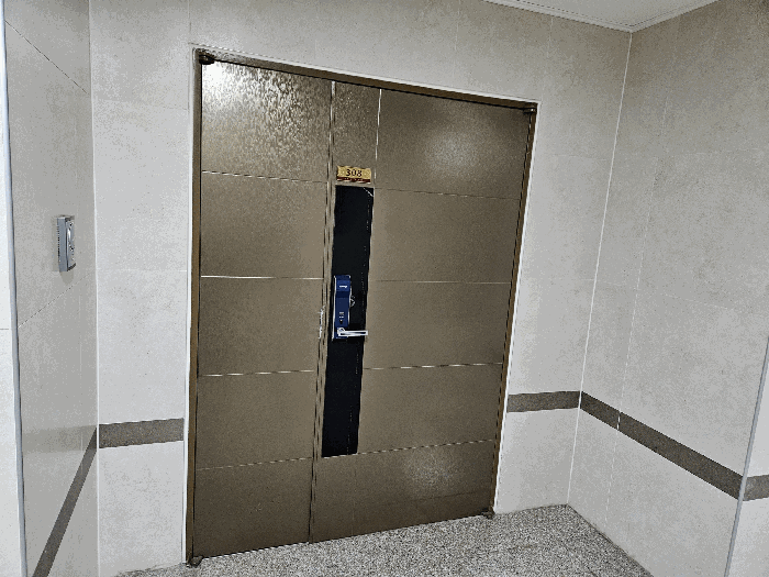 본건 세대입구 전경(제308호)