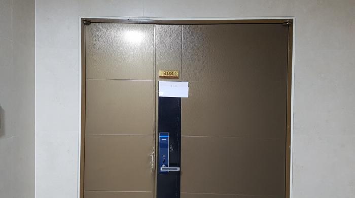 세대출입문(안내문 부착)