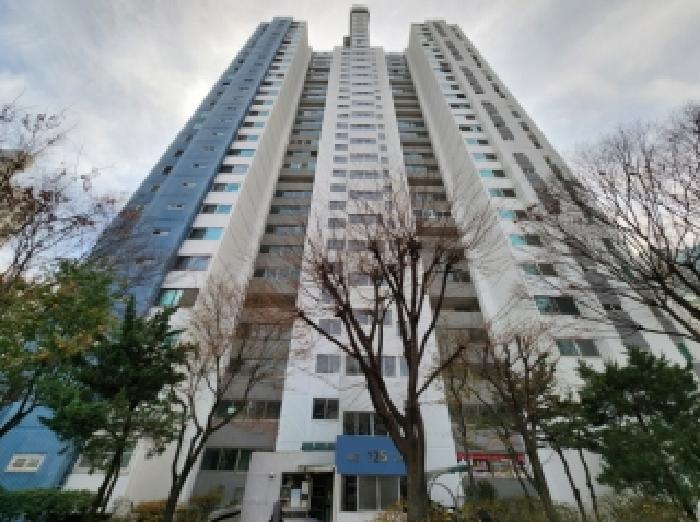 부동산 소재 건물 전경