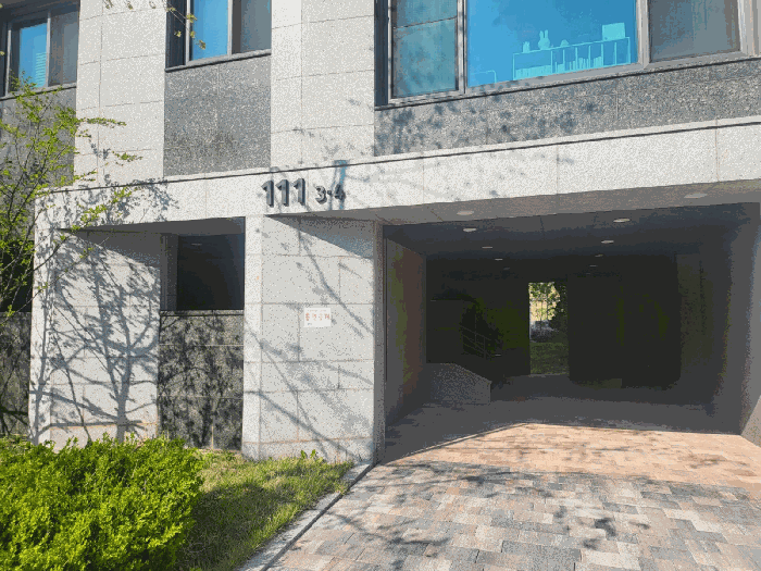 주출입구