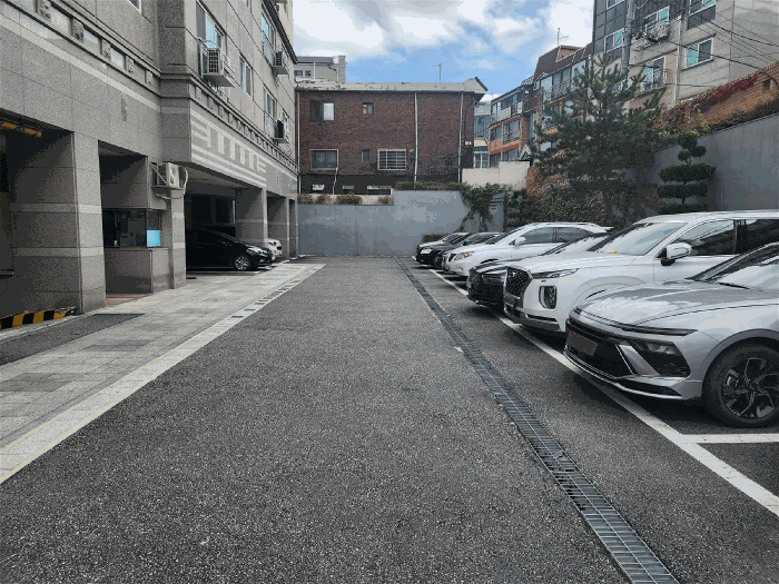 후면 지상 주차장