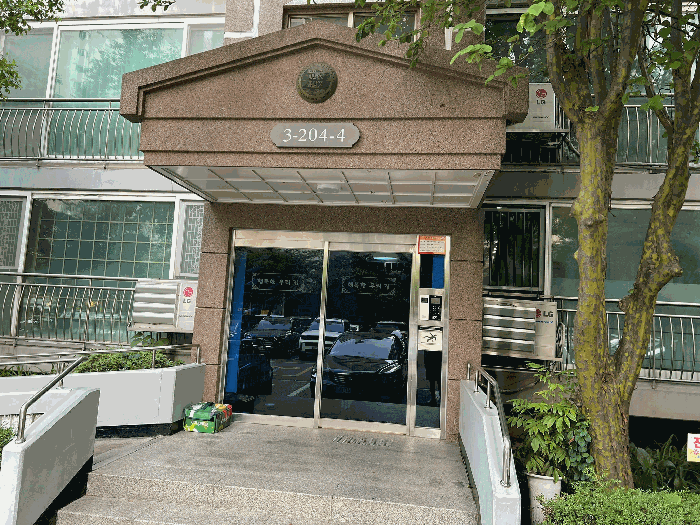 본건 주출입구 전경