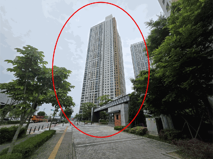 본건 전경 : 「남측」에서 촬영